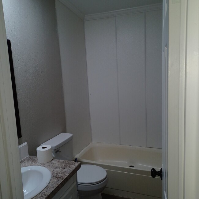 Foto del edificio - 890 Rough Edge Rd