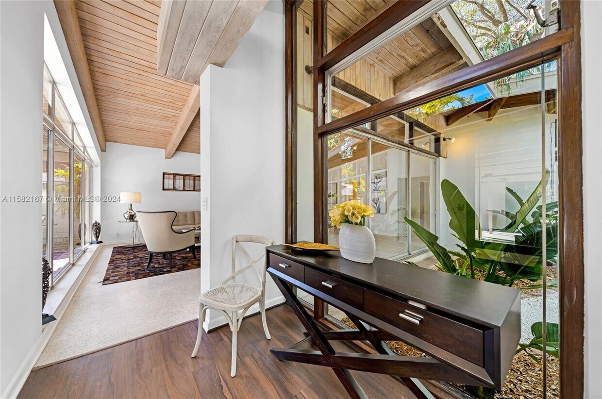 Foto principal - 2321 Tigertail Ct