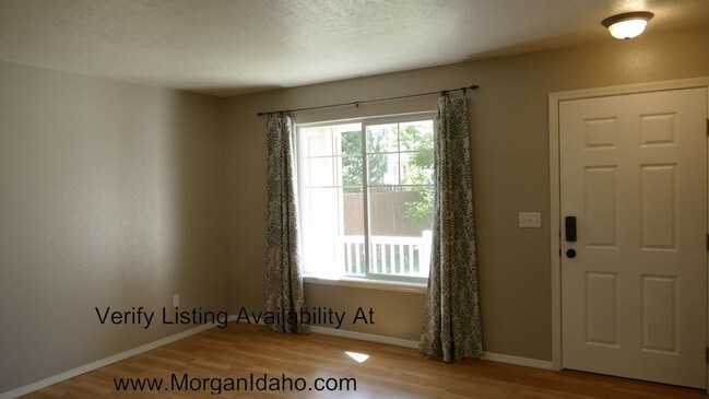 Foto del edificio - 534 N Moonglow Ave