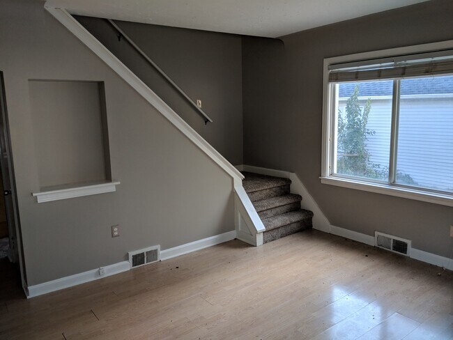Building Photo - 712 Golf Avenue