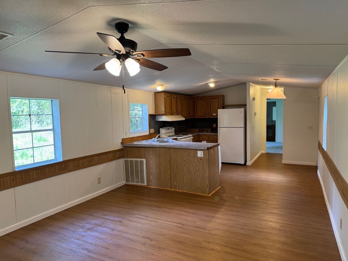 Building Photo - Updated 2 Bedroom 2 Bath Singlewide in Cra...