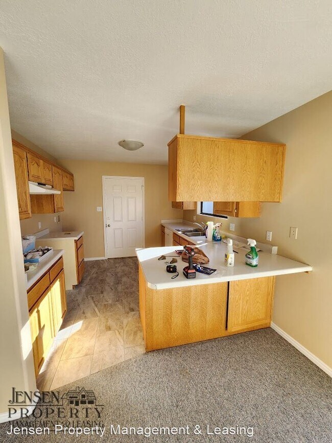 Building Photo - 3 br, 2 bath House - 281 North 300 West
