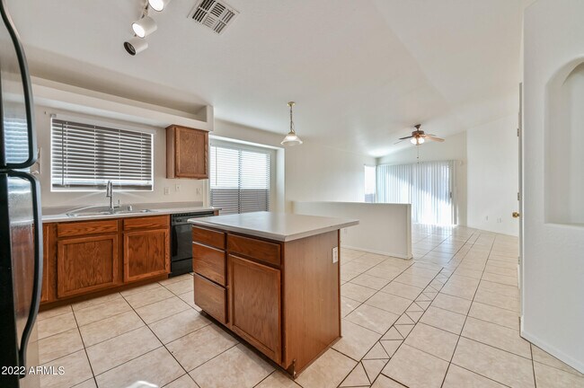 Building Photo - 2607 E Anderson Dr