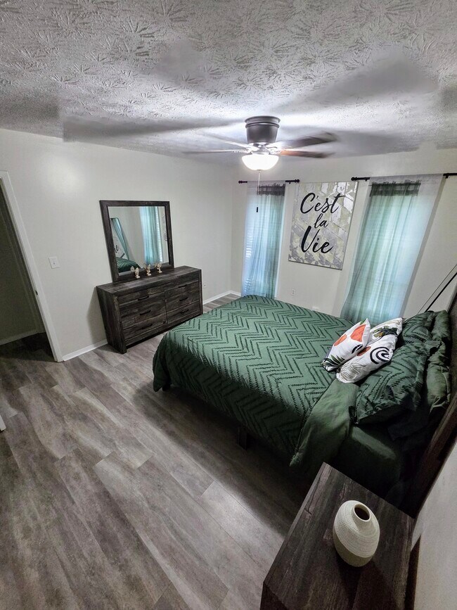 Foto del edificio - 905 Wynnes Ridge Cir SE