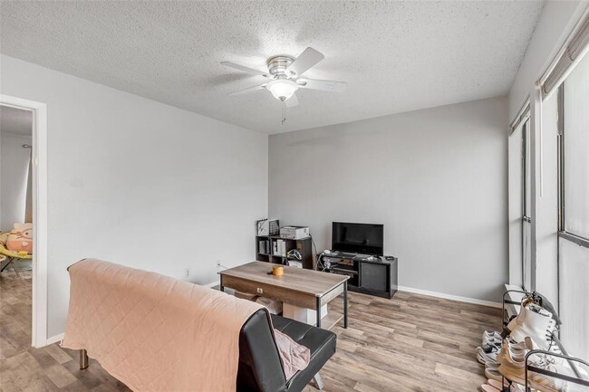 Foto del edificio - 3115 Helms St
