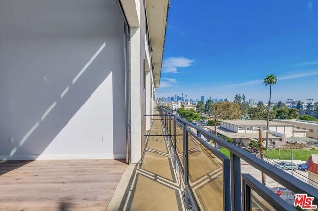 Foto del edificio - 3279 San Marino St