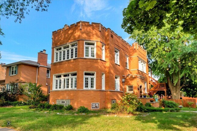 Building Photo - 10057 S Oakley Ave