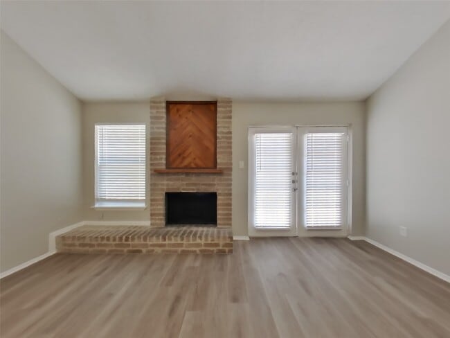 Building Photo - 2602 Carson Dr