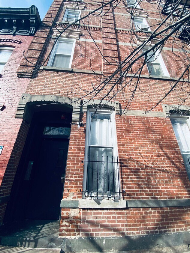 Primary Photo - 163 Chestnut Ave