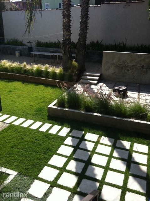 Foto del edificio - 904 Silver Lake Blvd