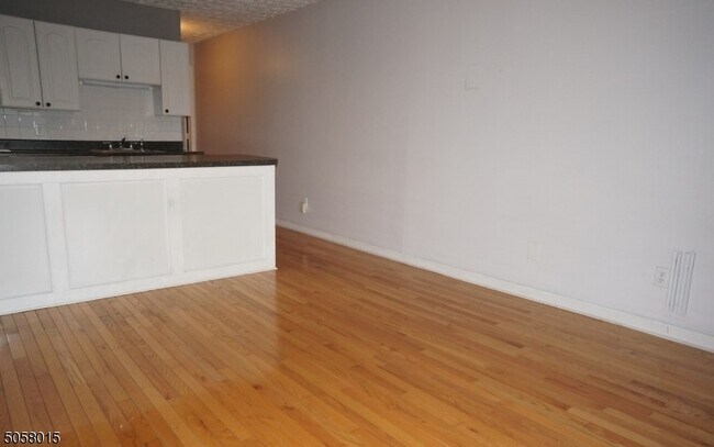Building Photo - 102 Hemlock Hill