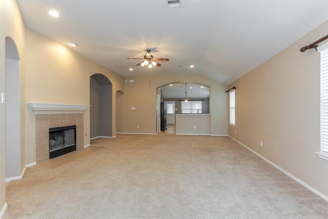 Building Photo - 28639 Lockeridge View Dr