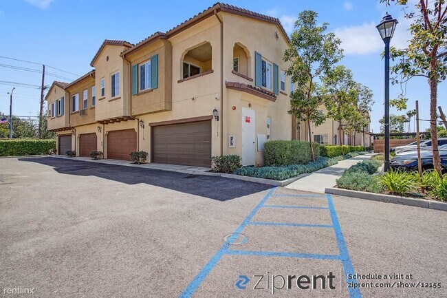 Building Photo - 2 br, 2 bath Townhome - 11768 Lakeland Rd,...