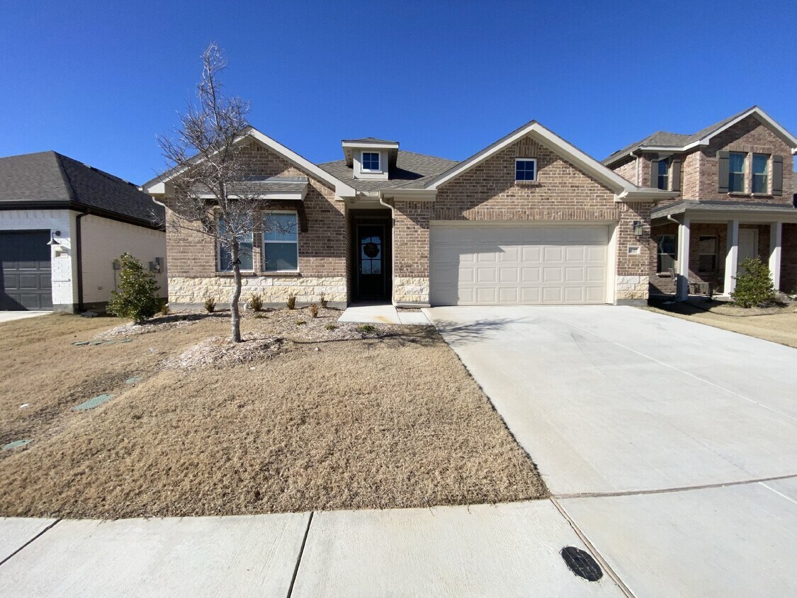 13337 Hiskey Dr, Haslet, TX 76052 Room for Rent in Haslet, TX