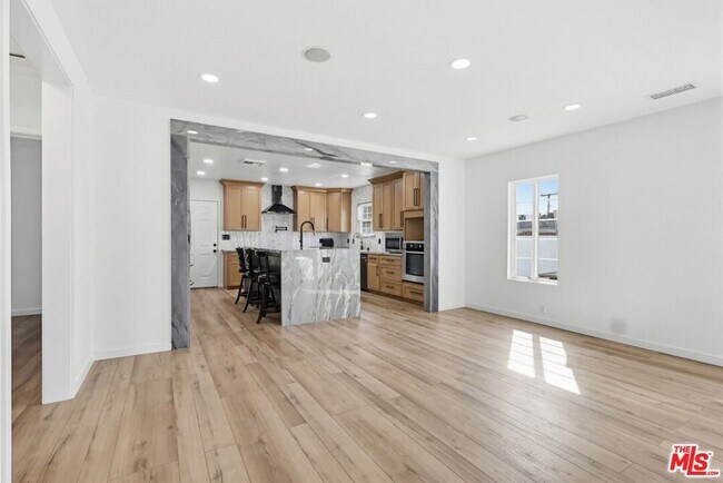 Foto del edificio - 2200 Easy Ave