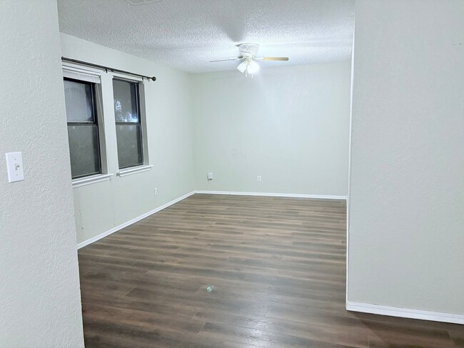 Foto del edificio - Three bedroom home near Uptown!