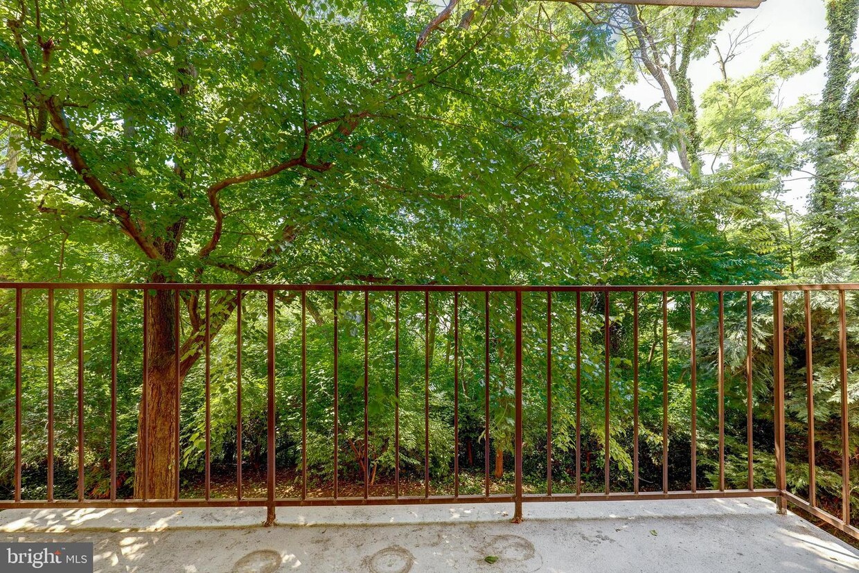 Primary Photo - 6250 Edsall Rd