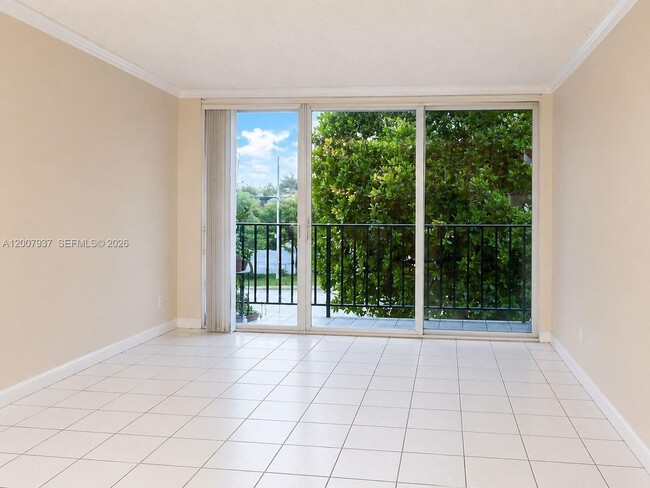 Building Photo - 310 Fontainebleau Blvd