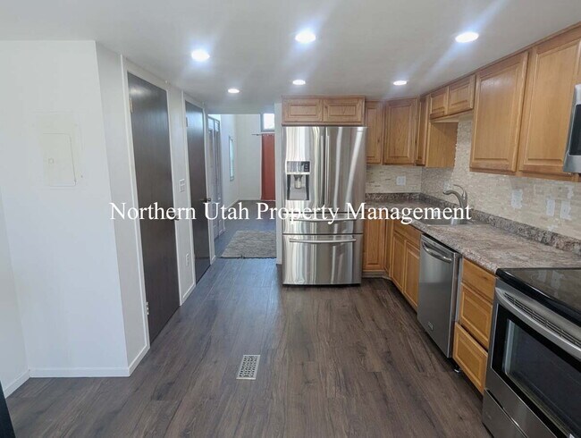 Foto del edificio - 4 Bed, 2 Bath HVAC