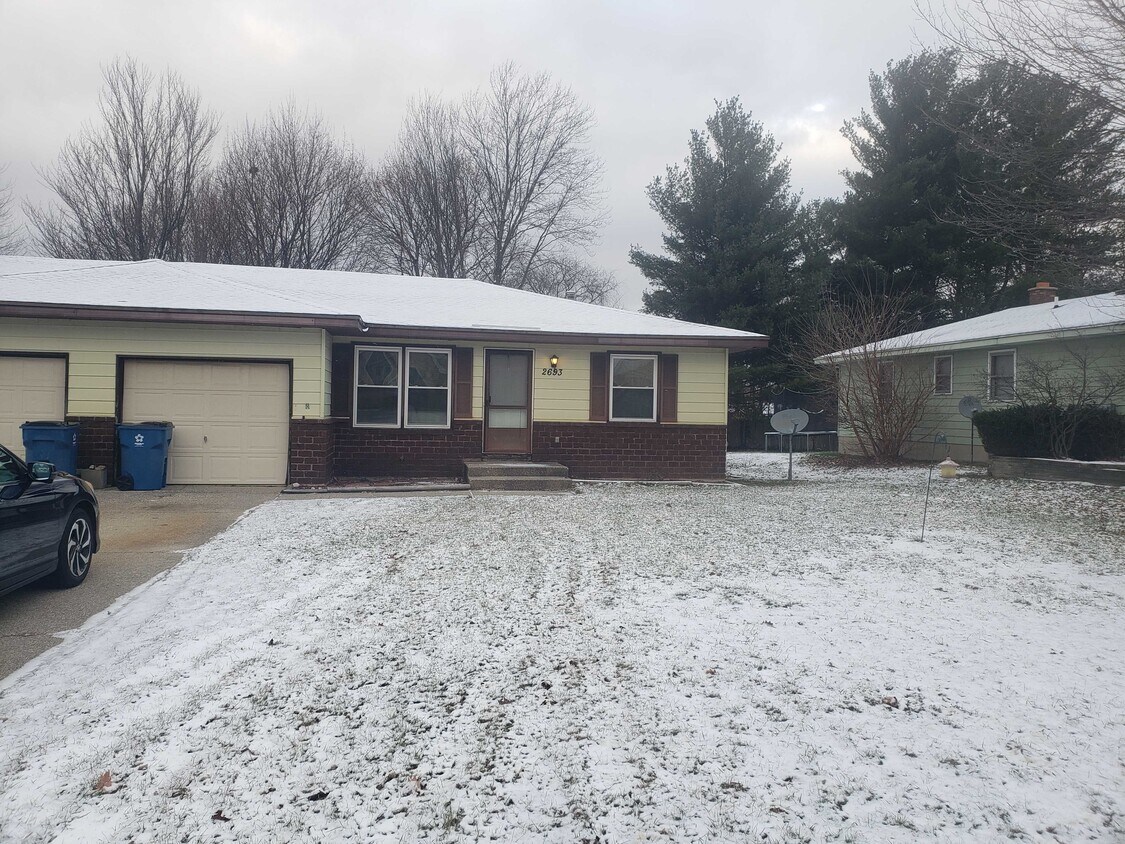 Primary Photo - 2693 Rosewood St