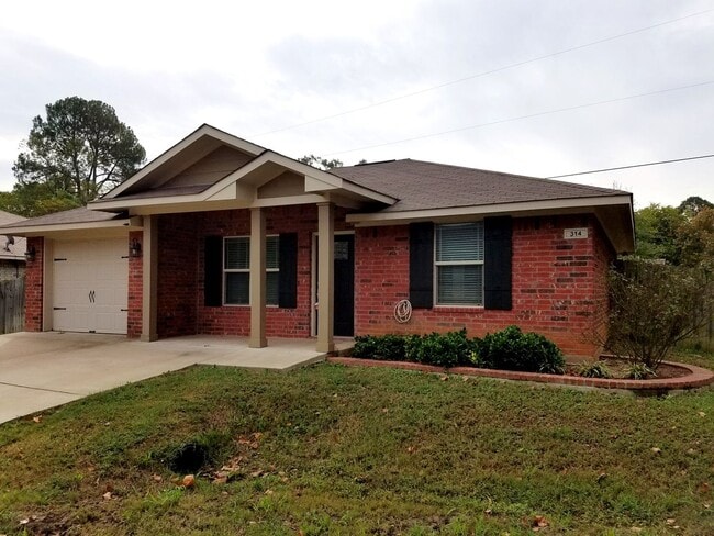 Building Photo - Lindale-Charming 2 Bedroom, 2 Bath House w/Garage!