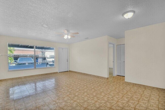 Foto del edificio - 18957 NW 45th Ave