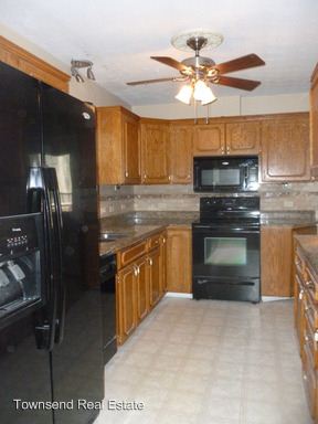 Building Photo - 215 Riverdell Dr