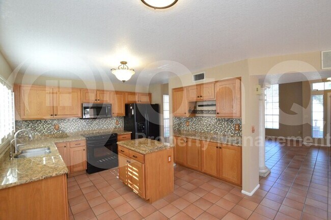 Foto del edificio - 15646 S 43rd Way