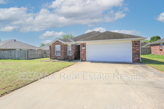 Building Photo - 3703 SW Carriageway Ave