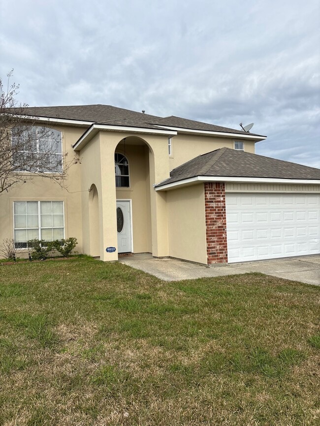 Building Photo - 36013 Raleigh Dr