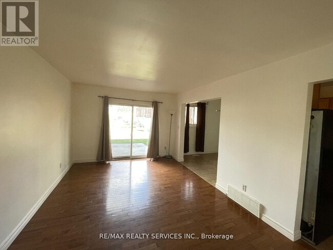 Building Photo - 1730 Columbia Ct