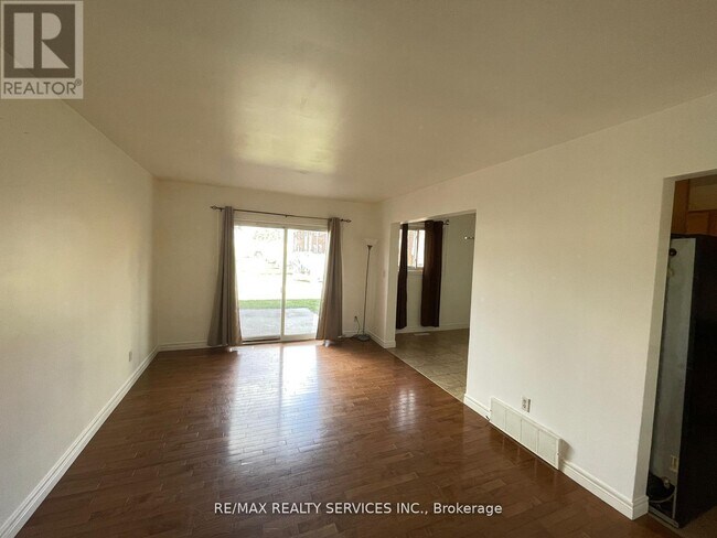 Photo du bâtiment - 1730 Columbia Ct