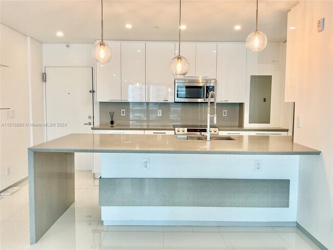 Building Photo - 3001 S Ocean Dr