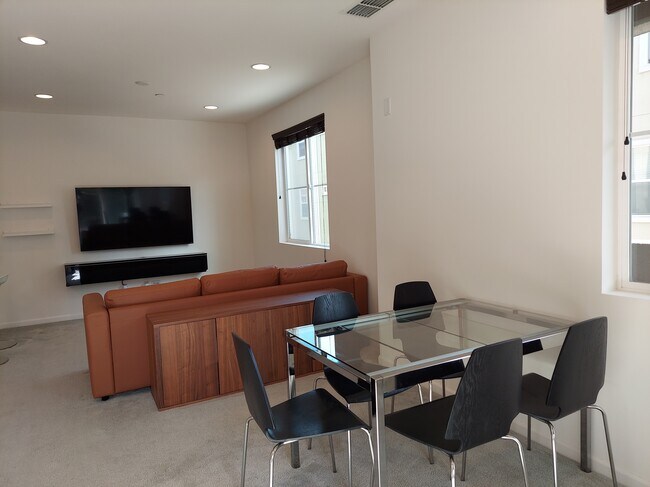 Building Photo - 1293 Coyote Creek Way