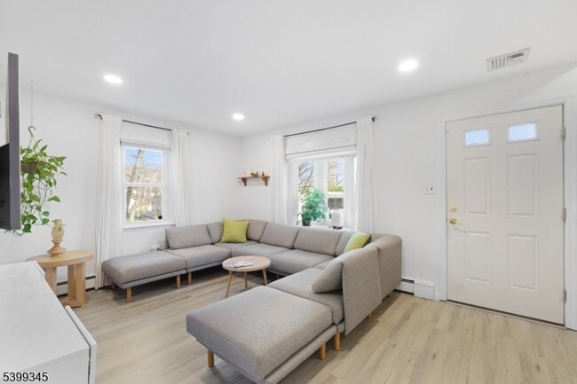 Foto del edificio - 499 Diamond Spring Rd