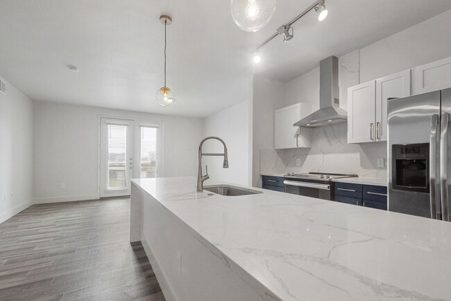 Building Photo - The Lofts at West 7th