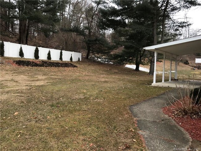 Building Photo - 806 Riverside Dr