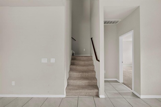 Building Photo - 6920 Ranchito Dr