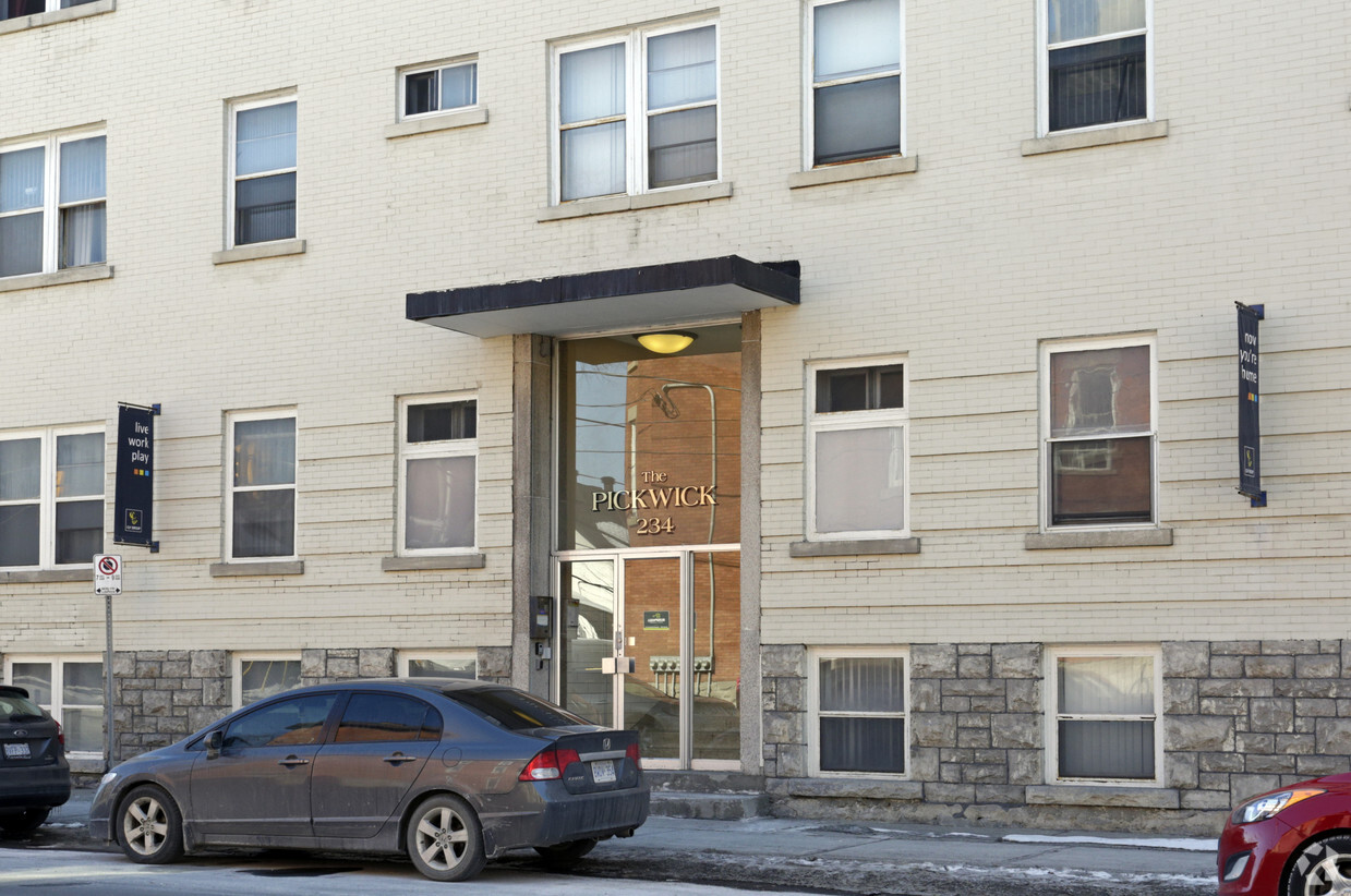 Building Photo - The Pickwick