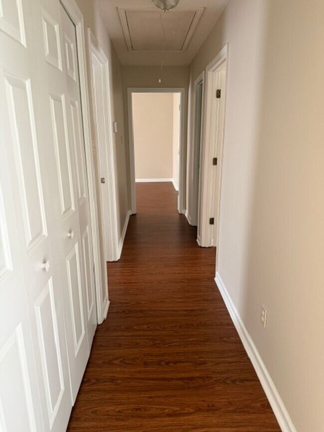 Building Photo - 7371 Bayou Bend Cove