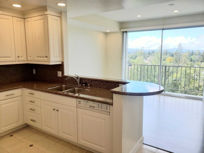 Building Photo - 1330 University Dr