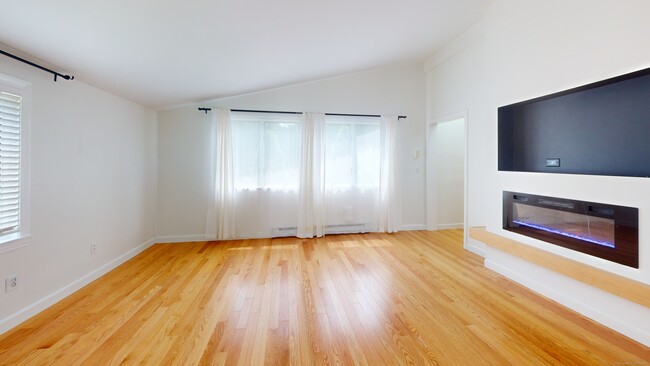 Building Photo - 10 Herster Dr