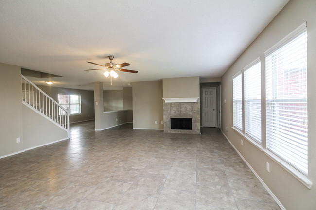 Building Photo - 3212 Pecan Crossing