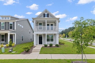 Building Photo - 204 White Oak Gdn Wy