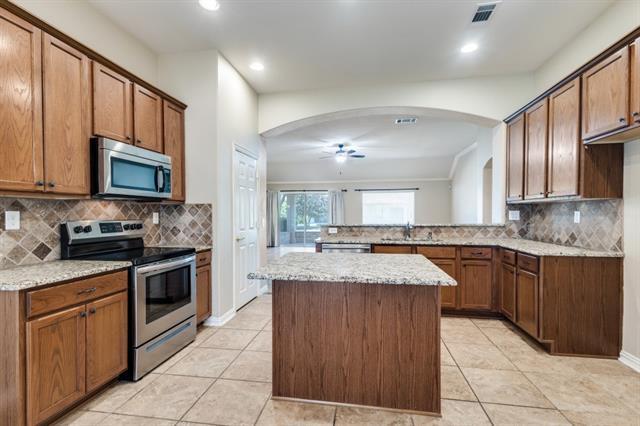 Building Photo - 9056 Crestview Dr