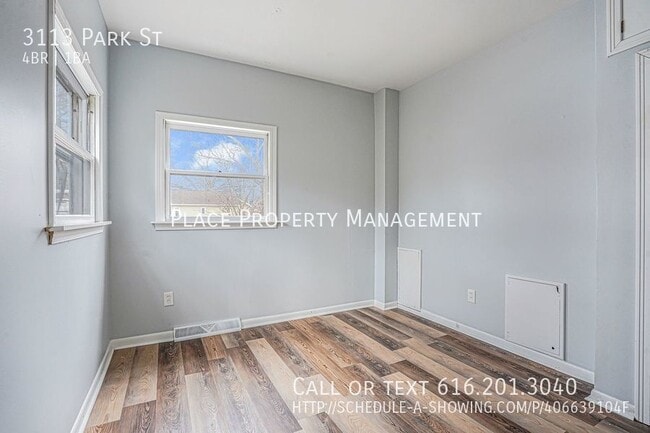 Foto del edificio - 3113 Park St - 4 Bed/1 Bath with Carport!!