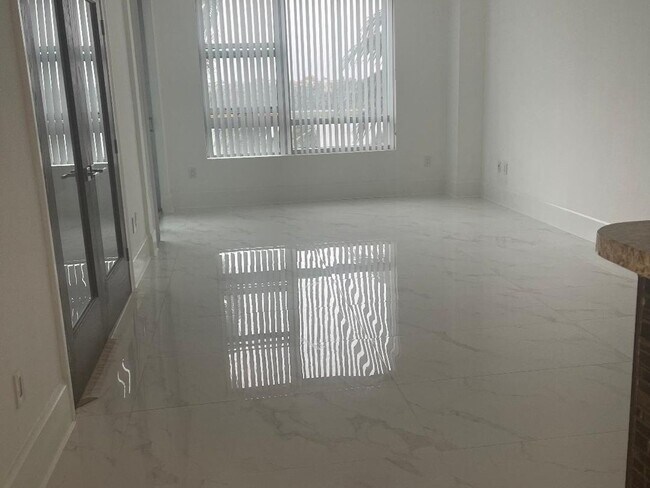 Foto del edificio - 2  Bedroom 2 baths Unfurnished Luxury Condo in Sunrise, Florida - Great Rental Price!