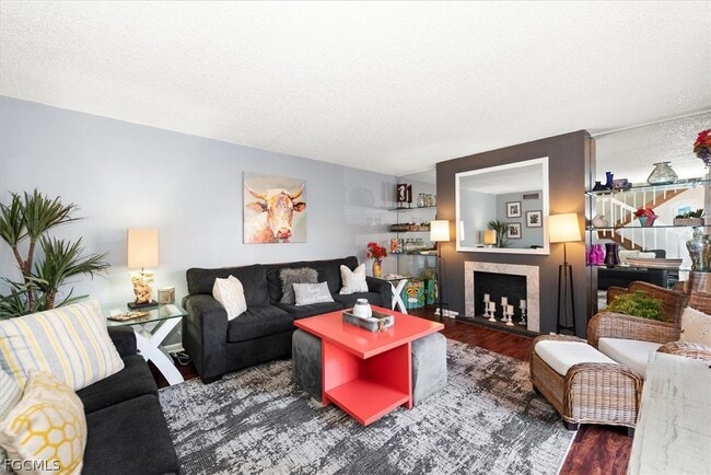 Foto del edificio - 4029 Sandlewood Ln