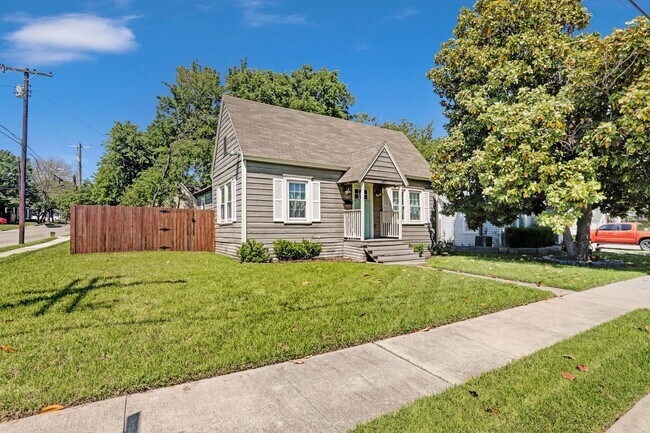 Foto del edificio - Cutest Cottage available Now in McKinney!