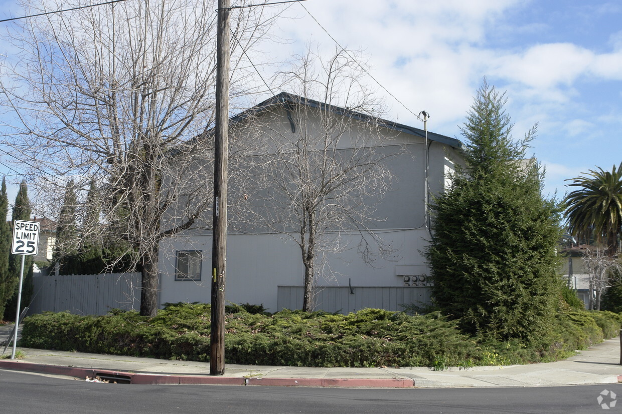 Building Photo - 808-816 Orchard Ave